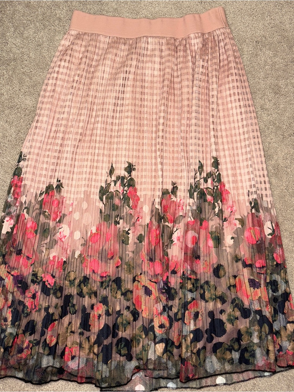 Floral Pleated Maxi Skirt in Blush Pink Size: L